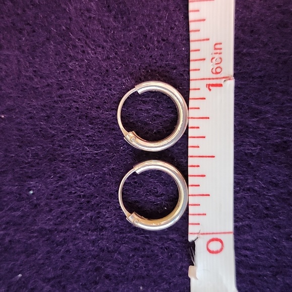 Silver hoop earrings - Picture 3 of 4
